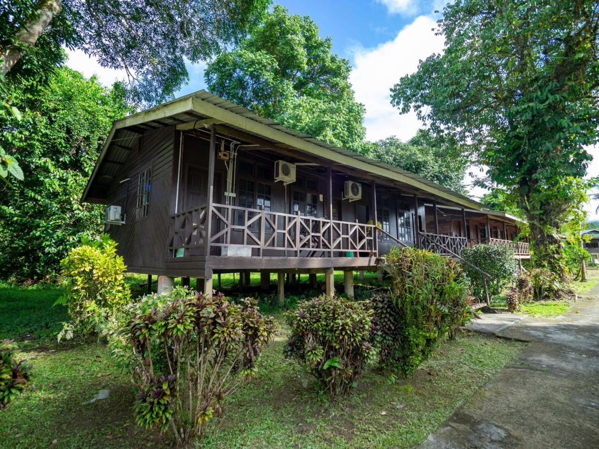 Benarat Lodge Мулу Экстерьер фото