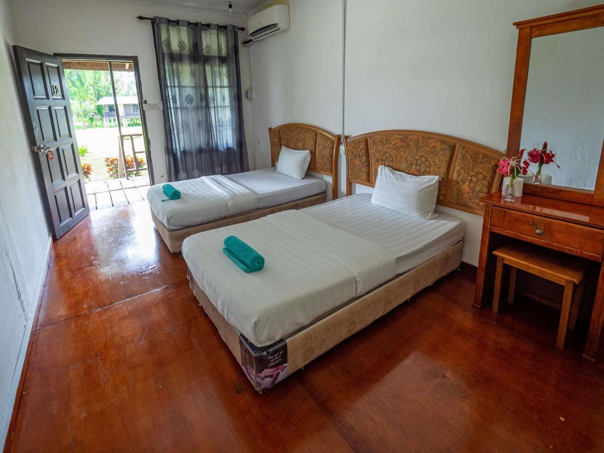 Benarat Lodge Мулу Экстерьер фото