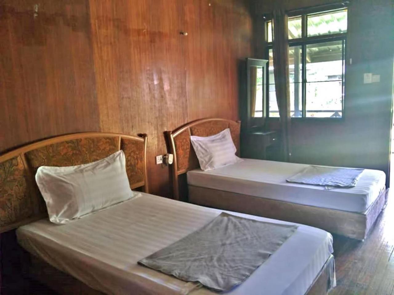 Benarat Lodge Мулу Экстерьер фото